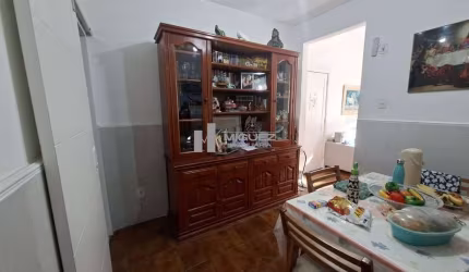Apartamento tipo casa de vila à venda com 3 quartos, sendo 1 suíte. No bairro do Rio Comprido.