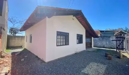 CASA AVERBADA MEIA PRAIA