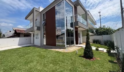 BELISSIMA CASA NO GRAVATÁ DE NAVEGANTES/SC - UMA SUITE COM CLOSET + DUAS DEMI SUITES