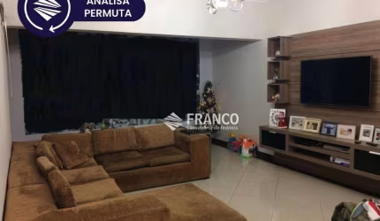 Casa com 3 dormitórios à venda, 260 m² - Independência - Taubaté/SP