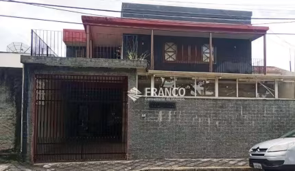 Sobrado com 3 dormitórios à venda, 253 m² - Centro - Taubaté/SP