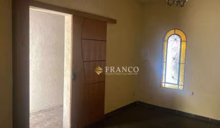 Sobrado com 3 dormitórios para alugar, 100 m² por R$ 1.624,00/mês - Vila Rezende - Taubaté/SP