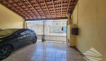 Casa com 3 quartos para alugar na Rua Colégio Nossa Senhora do Bom Conselho, Centro, Taubaté, 160 m2 por R$ 2.200