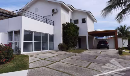 3 quartos e 1 escritório.