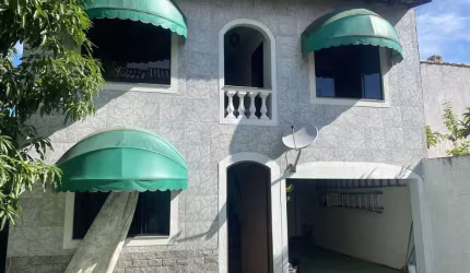 Casa Ampla com 6 Quartos e Detalhes Exclusivos na Melhor Rua da Pontinha