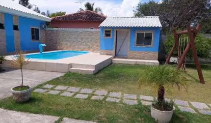 Linda casa com 2 quartos, piscina e energia solar - condominio (Praia Seca)