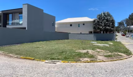 Terreno plano de esquina - Condomínio Havaí
