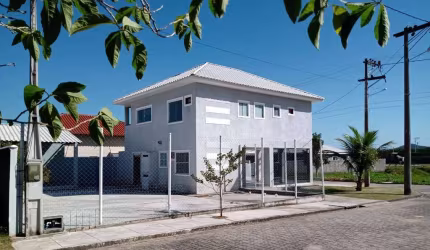 Casa espaçosa com 3 quartos (2 suíte)  no Condomínio Collynas Park!