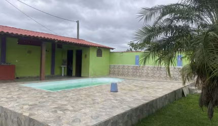 Casa com Piscina, Galpão e Edícula em Localização privilegiada