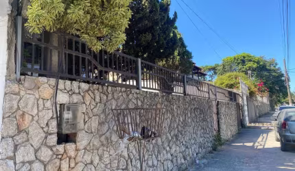 Casa  a venda 3 suites e amplo quintal Centro - Araruama RJ