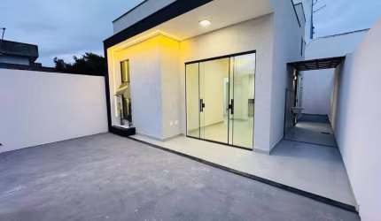 Casa Linear com 2 quartos (1 suíte) no Jardim Peró, Cabo Frio - RJ