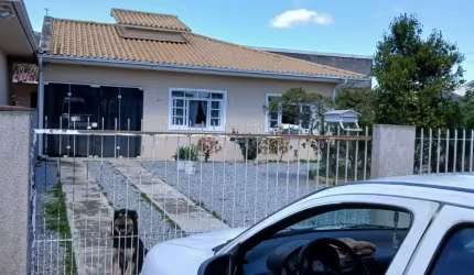 CASA 3 Quartos, 3 Vagas, Amplo Terreno - Barra do Aririú