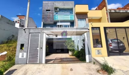 Luxuosa Casa à Venda em Jardim Europa - 4 Suítes, 200m²