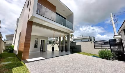 Casa Nova de Alto Padrão com 4 Dormitórios à Venda na Praia de Ingleses, Florianópolis/SC