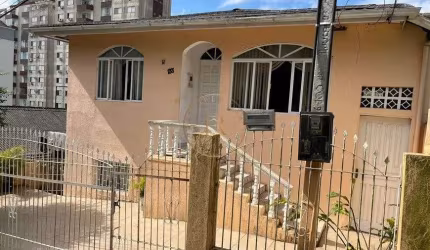 Casa à venda no bairro Agonômica Florianópolis