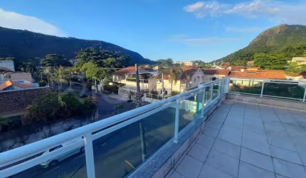 Casa Triplex de 4 quartos, com 278m², à venda em São Francisco, Niterói/RJ