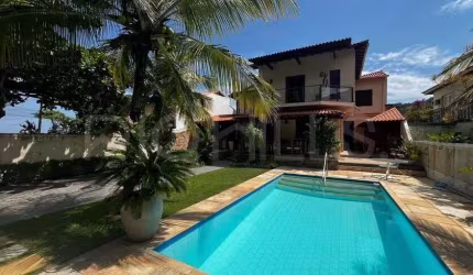 Casa de Alto Padrão com 5 quartos, à venda na quadra da Praia de Itacoatiara, Niteró/RJ