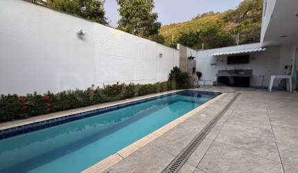 Casa de 3 quartos, com 180m², à venda em São Francisco, Niterói/RJ