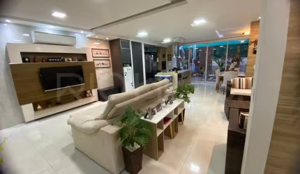 Casa Linear de 3 quartos, com 180m², à venda em Camboinhas, Niterói/RJ