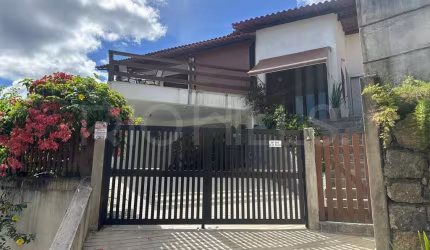 Casa Duplex de 4 quartos, com 164m², à venda em Itaipu, Niterói/RJ