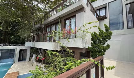 Casa À Beira D'Água de 5 quartos, com 800m², à venda em São Francisco, Niterói/RJ