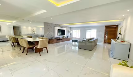 Casa Duplex de Alto Padrão com 5 quartos e 274m², à venda em Camboinhas, Niterói/RJ