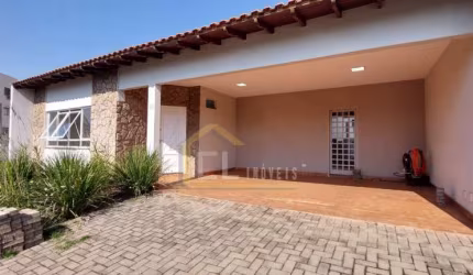 CASA EM CONDOMÍNIO COM 200M² DE CONSTRUÇÃO