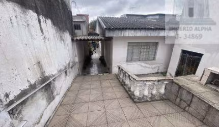 VENDE-SE AMPLO TERRENO COM DUAS CASAS