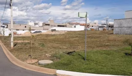 Terreno á venda no Condomínio Primor das Torres