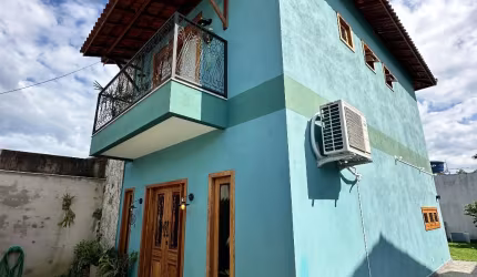 Casa individual | 3 quartos sendo 1 suíte com closet e varanda | energia solar | 04 vagas de garagem | R$ 1.300.000,00. - Morada de Laranjeiras Serra ES