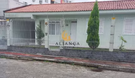 Casa à venda no bairro Nossa Senhora do Rosário - São José/SC