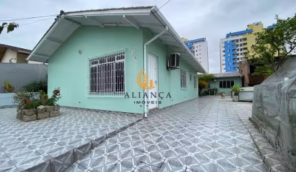 Casa à venda no bairro Areias - São José/SC