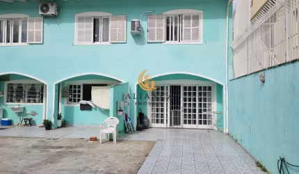 Casa à venda no bairro Capoeiras - Florianópolis/SC