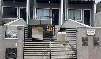 Sobrado no bairro Potecas, em São José-SC
