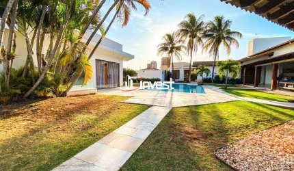 Belíssima casa com localização privilegiada.