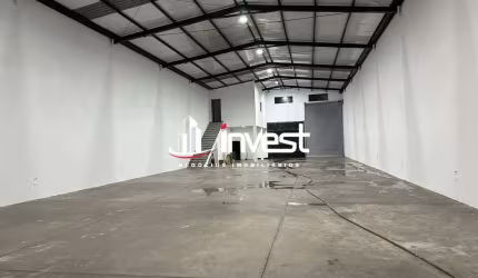 GALPÃO COMERCIAL BEM LOCALIZADO NO LARANJEIRAS. DISPONIVEL PARA LOCAÇÃO!