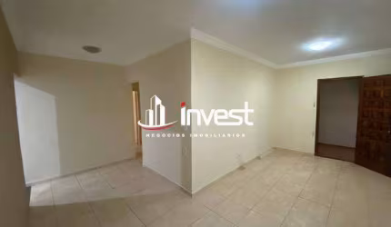 Vende-se casa com terreno amplo em local Privilegiado