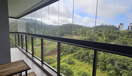 Belíssimo apto com vista mar na Praia Brava!