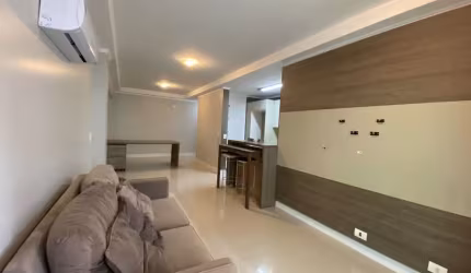 Apartamento 3 quartos poucos metros da Praia Brava!