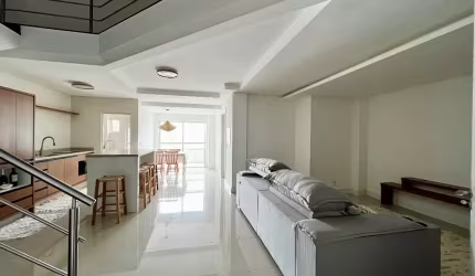 Belíssimo duplex com vista para a Praia Brava!