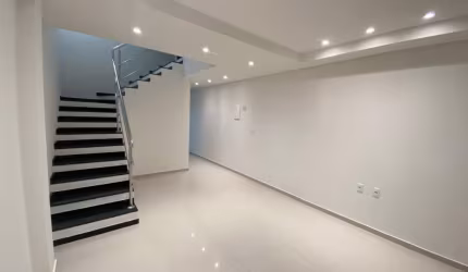 Sobrado triplex para locação anual em Camboriu
