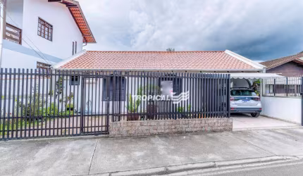 Casa com 4 dormitórios à venda, 184 m² por R$ 640.000,00 - Valparaíso - Blumenau/SC