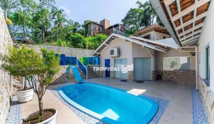 Casa com 3 dormitórios à venda, 262 m² por R$ 1.900.000,00 - Escola Agrícola - Blumenau/SC
