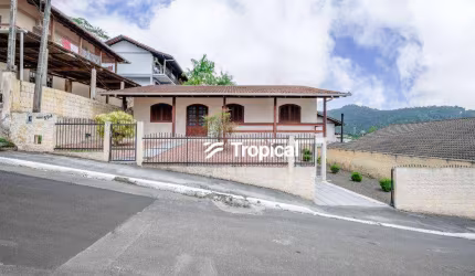 Casa com 3 dormitórios para alugar, 200 m² por R$ 3.560,00/mês - Velha Central - Blumenau/SC