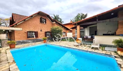 Casa com 5 dormitórios à venda, 450 m² por R$ 2.650.000,00 - Jardim Apolo I - São José dos Campos/SP