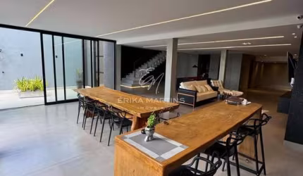 Casa com 4 quartos de porteira fechada no bairro Novo Santos Dumont