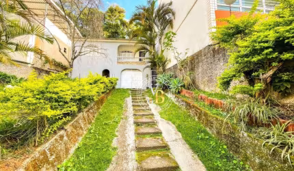 Casa com 4 quartos à venda, 275 m² por R$ 950.000 - São Pedro - Juiz de Fora/MG
