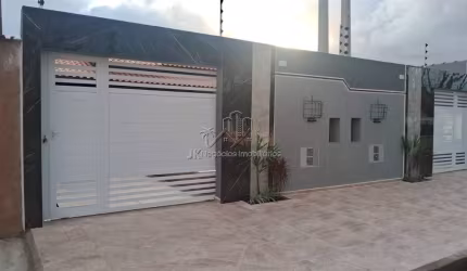 LINDA CASA NOVA EM ITANHAÉM, 3 DORMITÓRIOS, SUITE, PISCINA E CHURRASQUEIRA - R$ 379 MIL