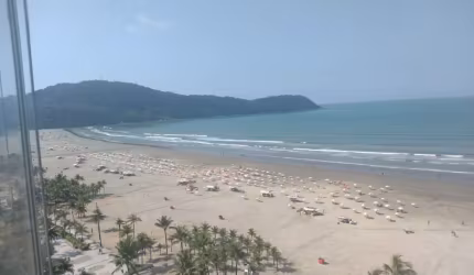 AMPLO APARTAMENTO PÉ NA AREIA, 3 DORMITÓRIOS, SUITE, 2 SACADAS NO BOQUEIRÃO - R$680 MIL - LOCAÇÃO DEFINITIVA R$3.200 + IPTU E CONDOMINIO