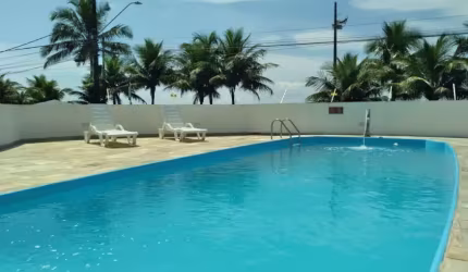 OPORTUNIDADE!!! APARTAMENTO AMPLO, 2 DORMITÓRIOS, 2 BANHEIROS, SACADA, Á BEIRA MAR COM PISCINA - R$299 MIL
